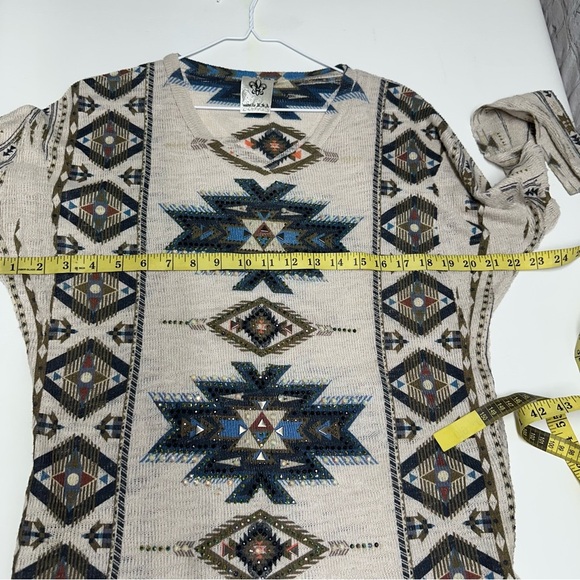 Vocal Cream and Blue Aztec Sweatshirt size medium - Picture 5 of 7